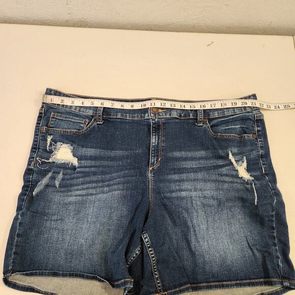 Boutique+ Boyfriend Distressed Denim Shorts Size 20W - Picture 4 of 8
